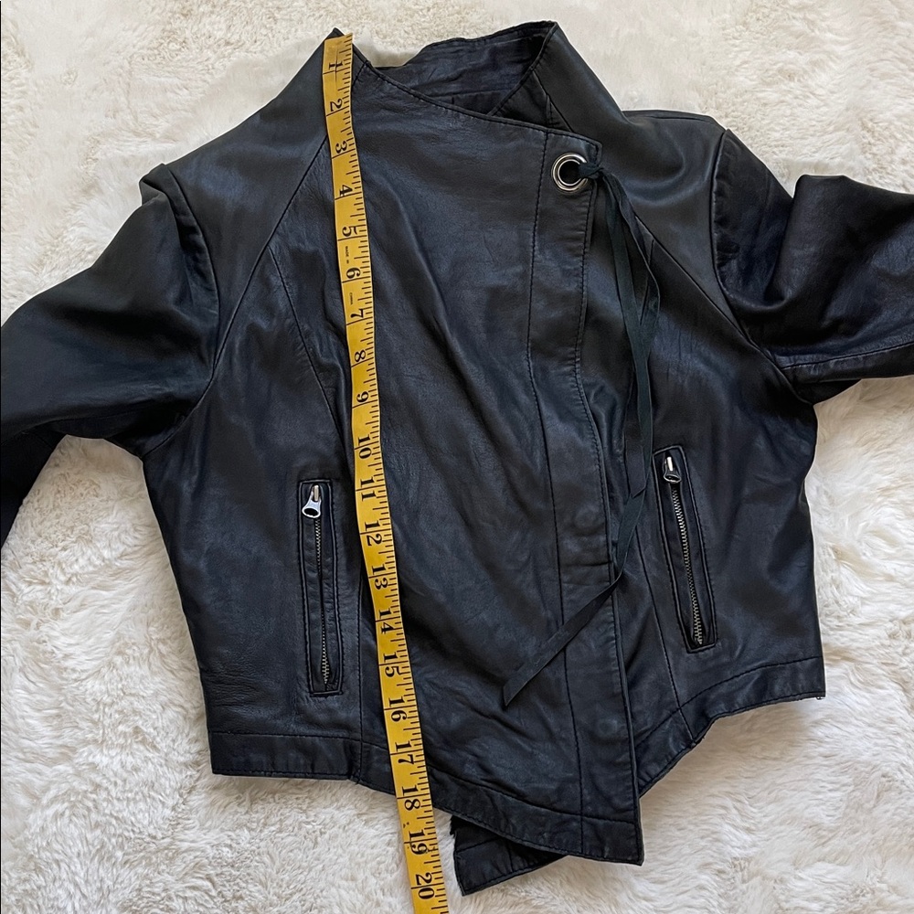 Chic Black Leather Jacket - image 8